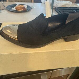 Rachel Roy black pony hair gold tip shoes